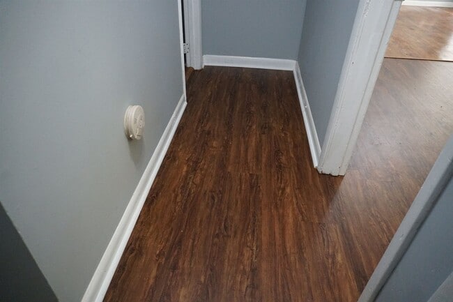 Building Photo - 504 Pinecrest Dr