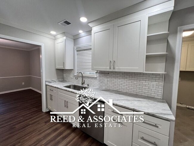 Building Photo - Renovated Collierville Home!