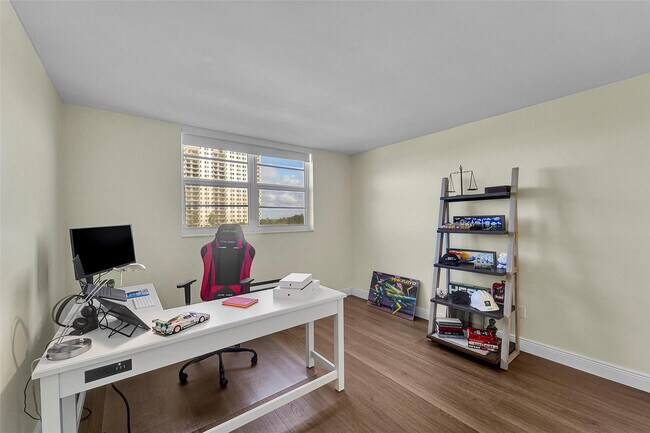 Building Photo - 1401 S Ocean Dr