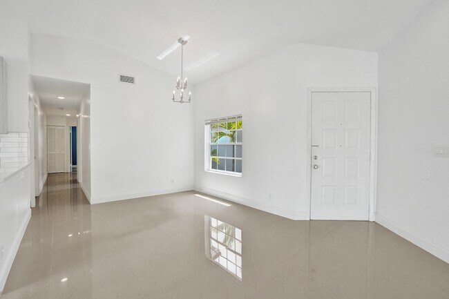 Building Photo - 17866 SW 10th Ln