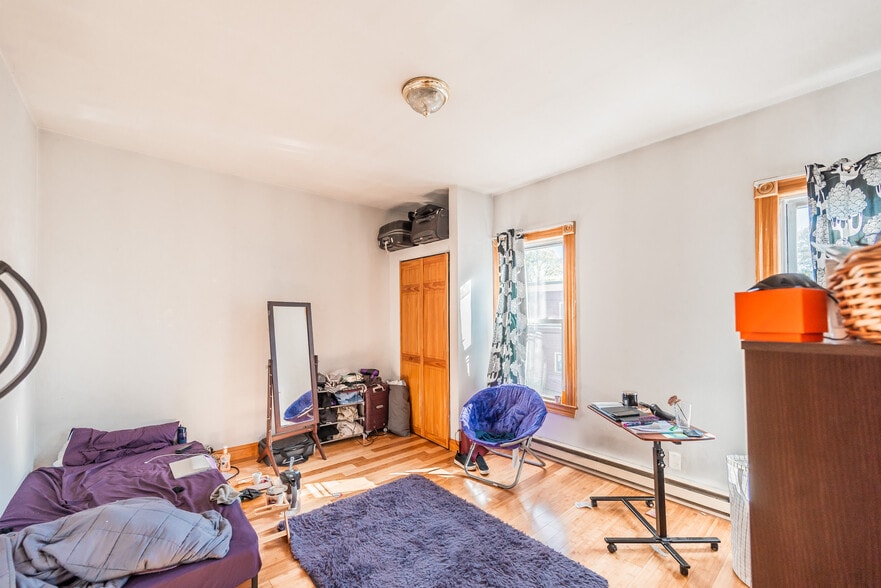 Building Photo - 78 Mozart St