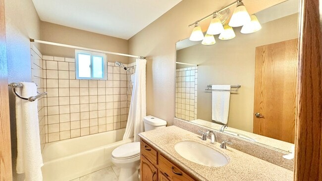 Building Photo - Amazing Location & Sprawling Country Living at its Very Best in this Beautiful Single-Story Home ...