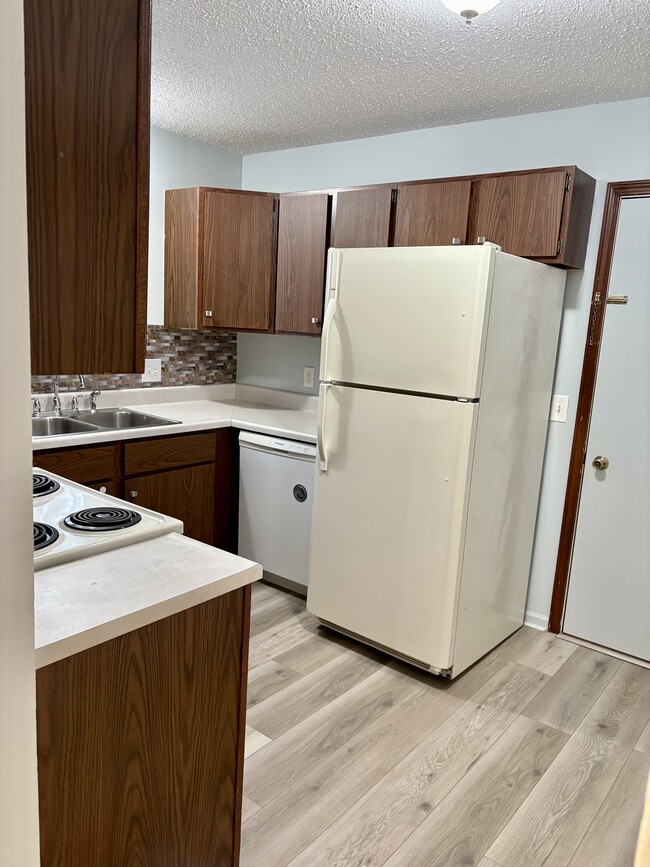 Kitchen - 4419 Eagle Crest Dr