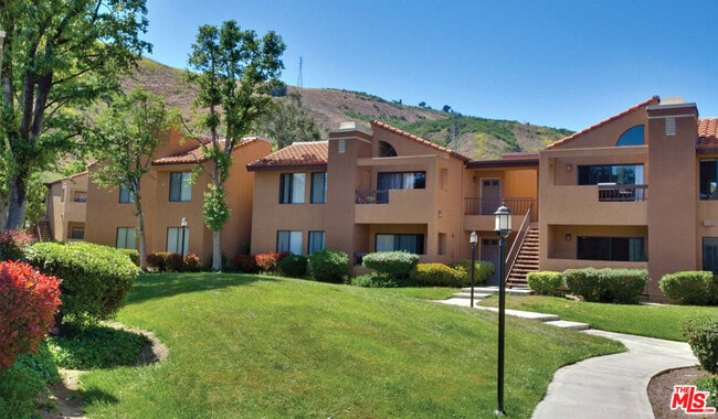 Building Photo - 5922 Las Virgenes Rd