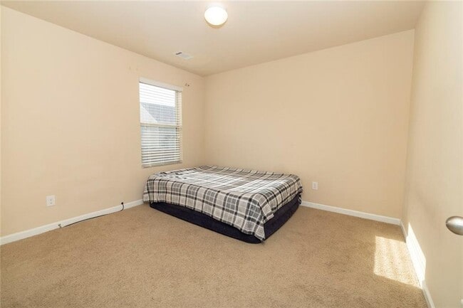 Building Photo - 2084 Sawgrass Dr