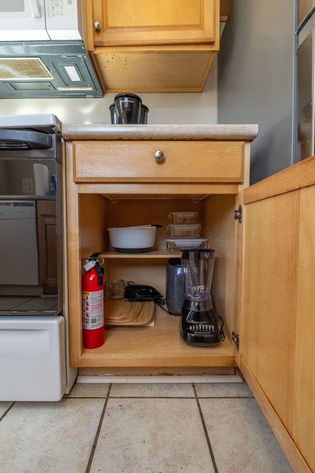 Building Photo - 707 Bagwell Ct