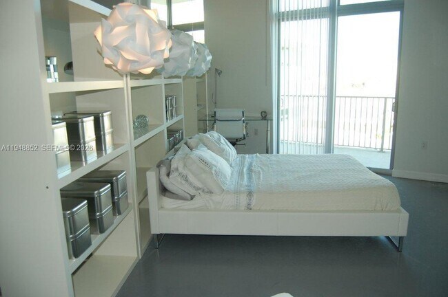 Building Photo - 2100 Van Buren St