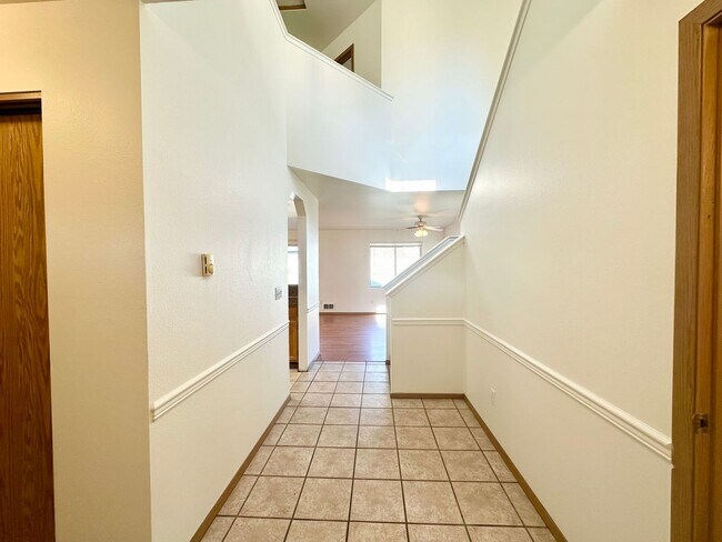 Building Photo - 2103 Yellowstone St