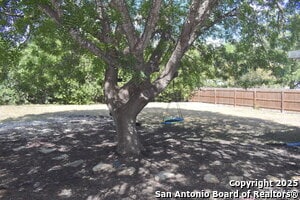 Building Photo - 204 Royal Dr
