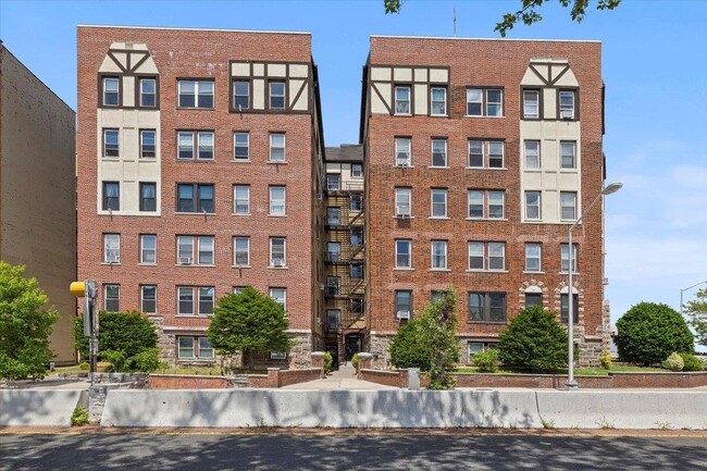 Primary Photo - 7435 JFK Blvd E