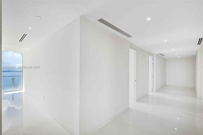 Building Photo - 300 Biscayne Blvd Way