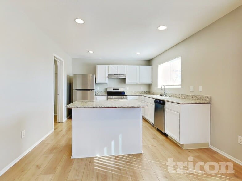 Building Photo - 9696 Canyon Meadows Dr