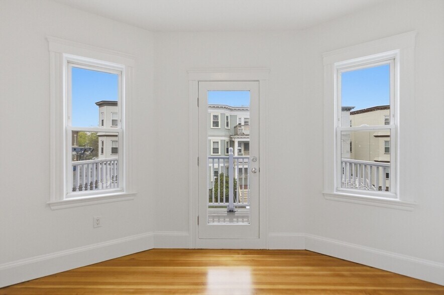 Building Photo - 26 Roseclair St