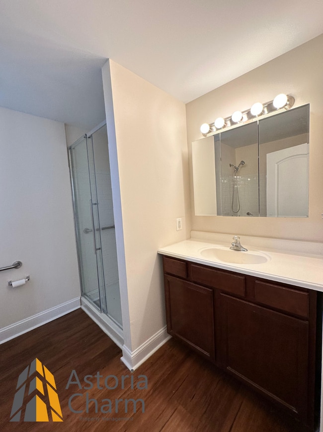 Building Photo - Live in Comfort: Spacious 3 Bedroom 2 Bath...