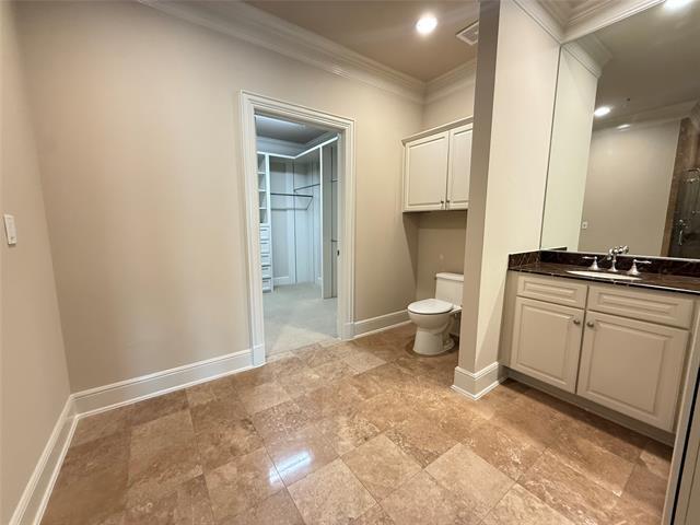 Building Photo - 6425 Bandera Ave