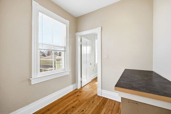 Building Photo - 6 N Washington St