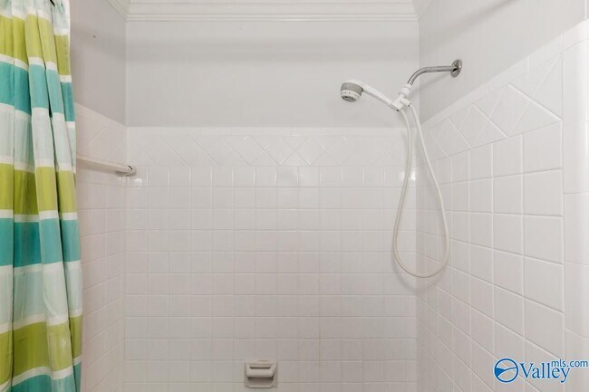 Building Photo - 2320 Rodgers Dr NE