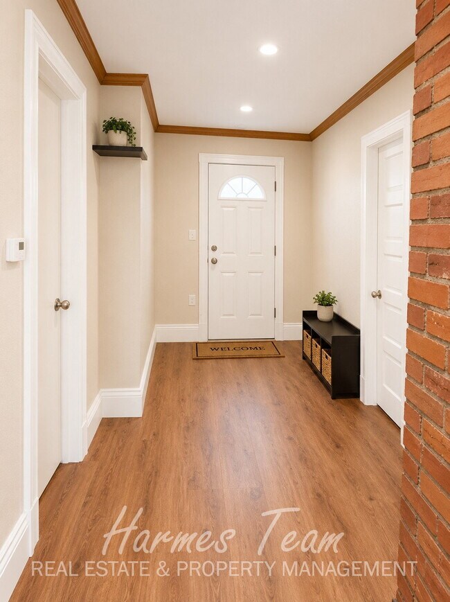 Building Photo - Upper-Level One-of-a-Kind 2 Bedroom 1 Bathroom Apartment