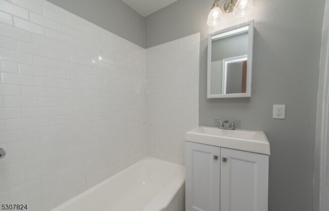 Building Photo - 1099 Ringwood Ave