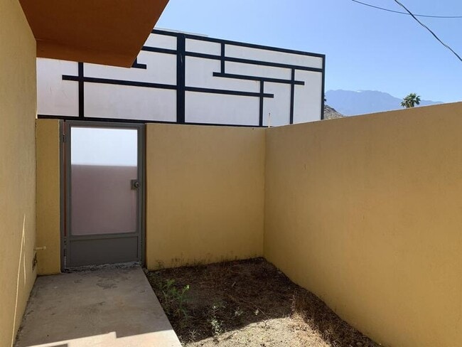 Building Photo - 37219 Melrose Dr