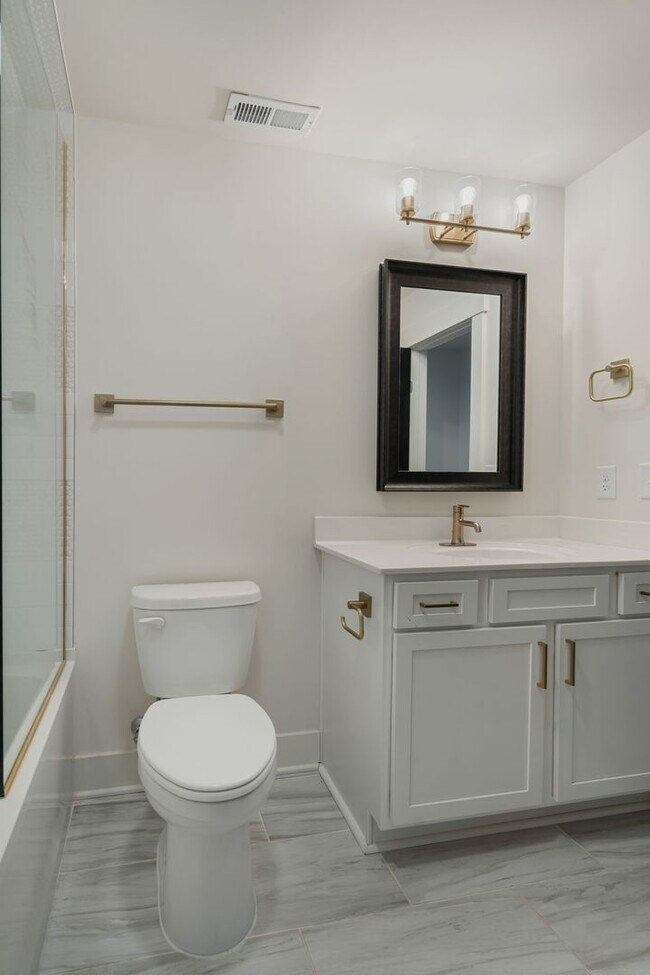 Building Photo - Gated Community - Villages of Stoneybrook