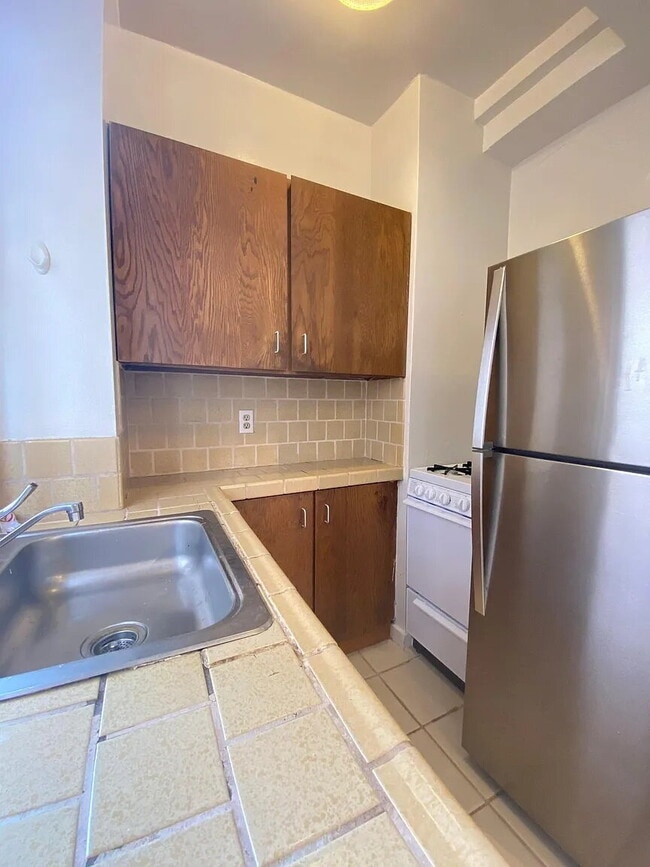 Building Photo - 1-Bedroom Gem in the Heart of San Francisco – Cozy 364 Sq Ft Haven!"