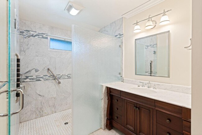Building Photo - 3220 Fieldcrest Dr