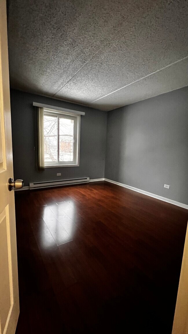 Building Photo - 720 N Briar Hill Ln