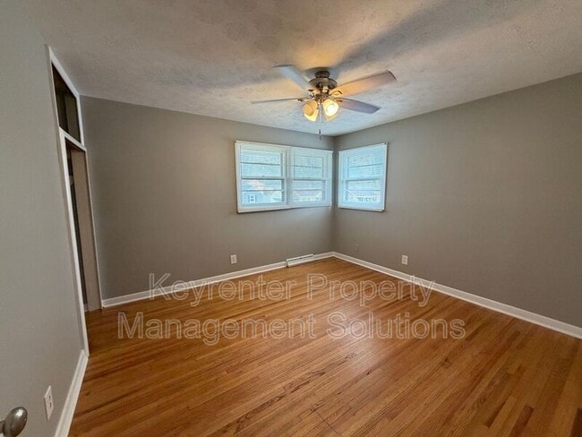 Building Photo - 221 River Rd