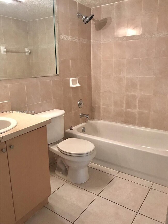 Building Photo - 908 Coral Club Dr