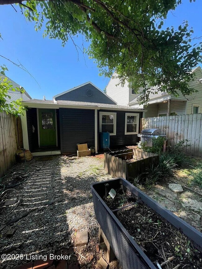 Building Photo - 521 E Ormsby Ave