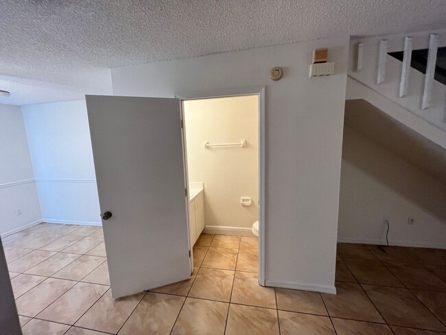 Building Photo - 3BR 2.5BA Townhome in Thatchers Landing at...
