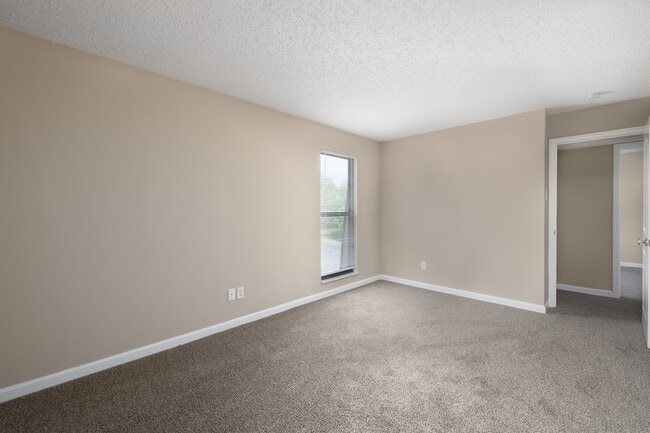 Chesterfield Place Apartments | 2 BR Remodel With Washer & Dryer | Bedroom Space - Chesterfield Place Apartments