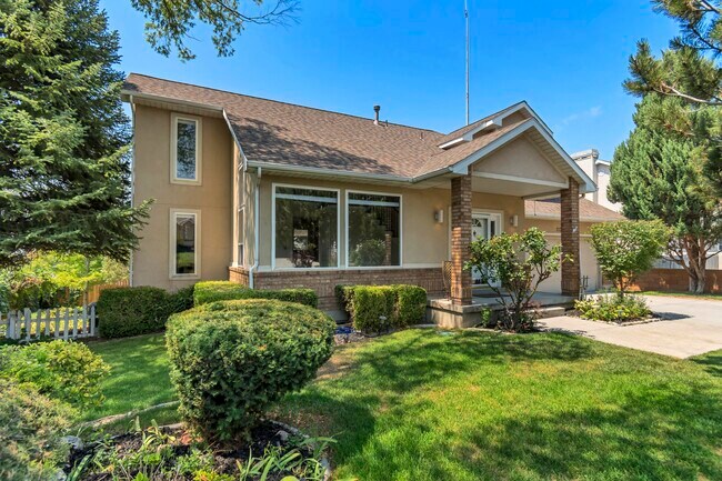 Building Photo - 11390 Mariposa Way