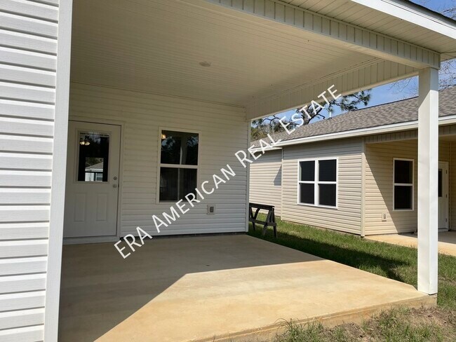 Building Photo - 713 Robinson Ave E