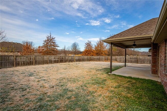 Building Photo - 2955 N Raven Ln