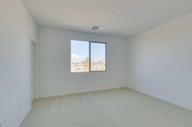 Building Photo - GORGEOUS SINGLE STORY WITH MANY UPGRADES*3 BEDROOMS*DEN!