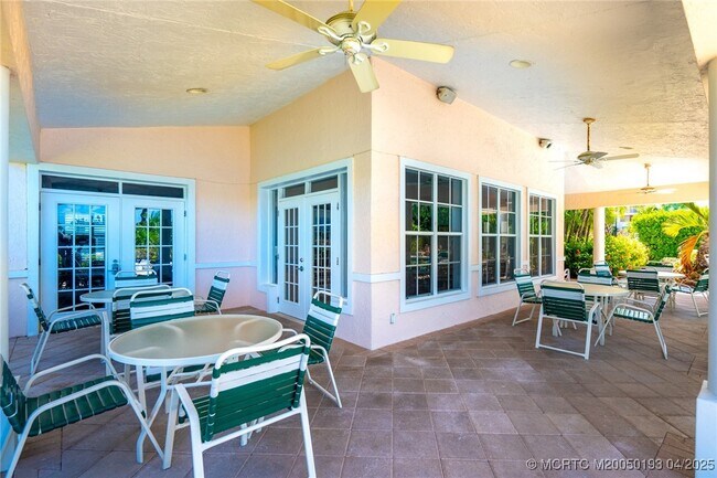 Building Photo - 5799 NE Island Cove Way
