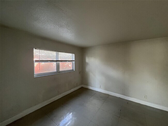 Building Photo - 1275 SW 36th Ave