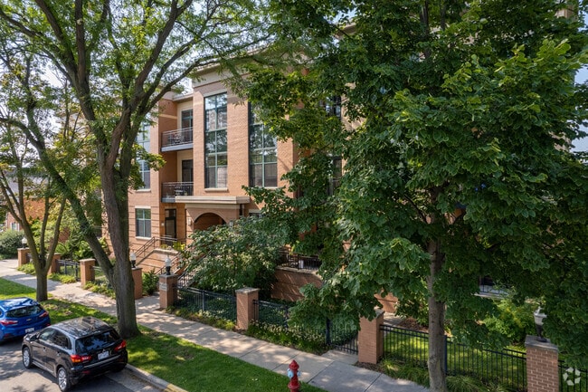 Building Photo - Bedford Court
