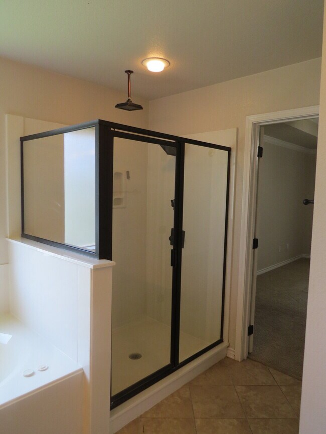 Building Photo - "Spacious 4-Bed Oasis in Killeen with Granite Touches & Cozy Fireplace!"