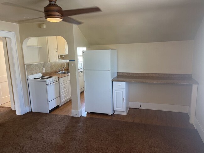 Building Photo - 1831 12th Ave