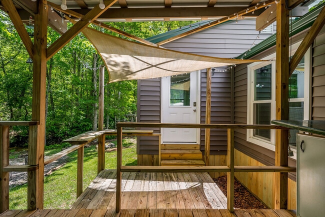 Building Photo - 1048 Sitting Bull Point