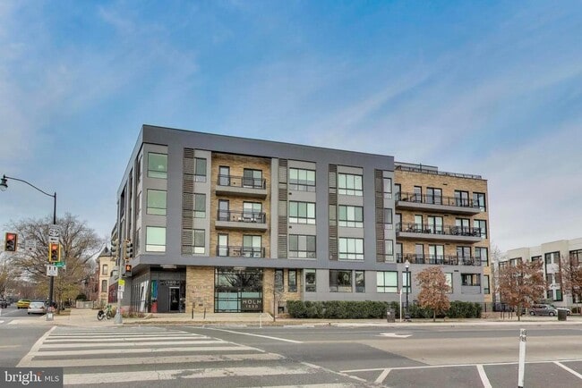 Building Photo - 1550 11th St NW