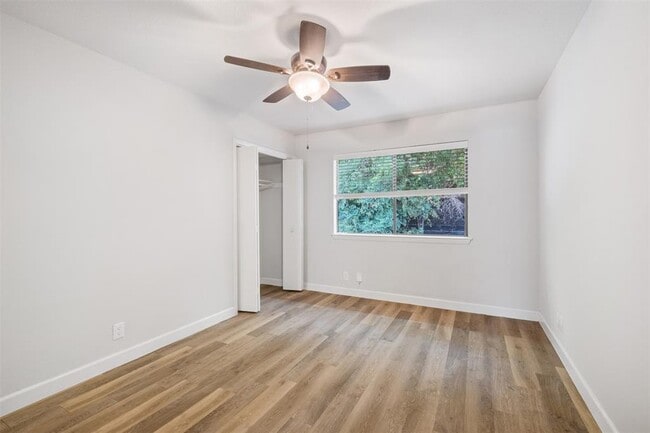 Building Photo - 6811 Thorncliffe Dr