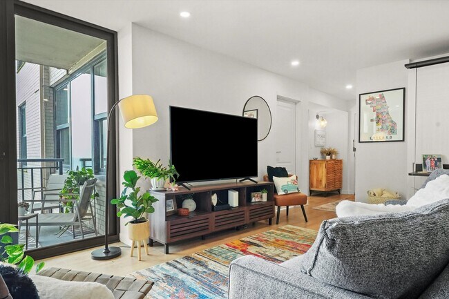 Building Photo - 3430 N Lake Shore Dr