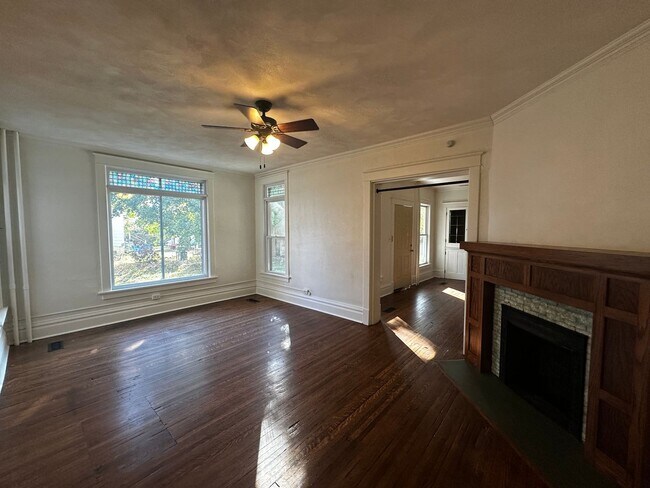 Building Photo - 227 N Washington St