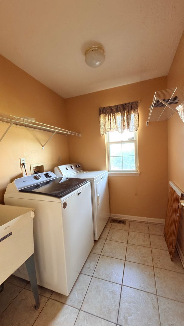Building Photo - Beautiful, Bright & Move-In Ready Home in Lafayette!