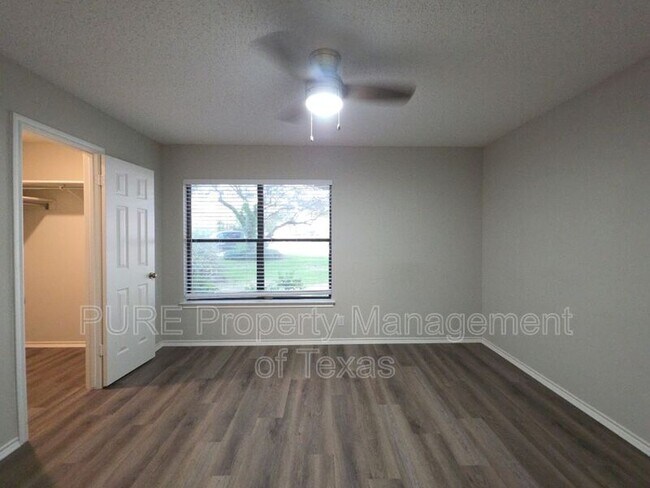Building Photo - 1406 Bullhill Cove