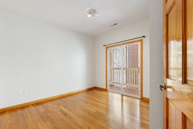 Building Photo - 609-611-611 Dorchester Ave